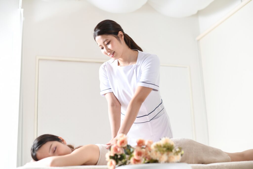 動きやすさが「技術力」を支える——美容のプロが選ぶべき一着とは？