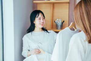 新人スタッフが入社したら制服はどうする？サロン経営者向け制服管理術