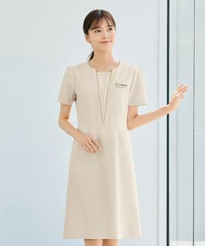 【LA BEAUTE】全3色・半袖ワンピース（ストレッチ・防透・フェムテック仕様）