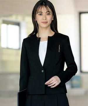 ノーカラージャケット(胸元にブラックラインストーン付)